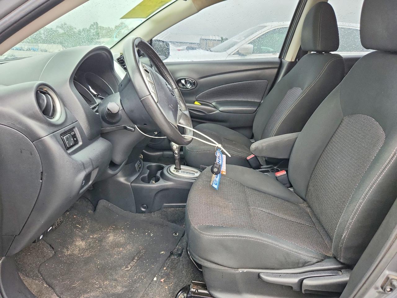 Nissan Versa 1.6 S