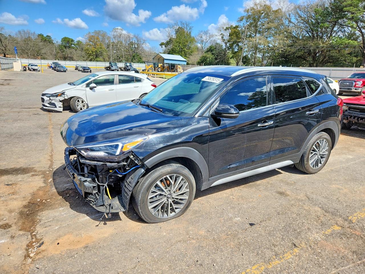 Salvage Hyundai TUCSON Image