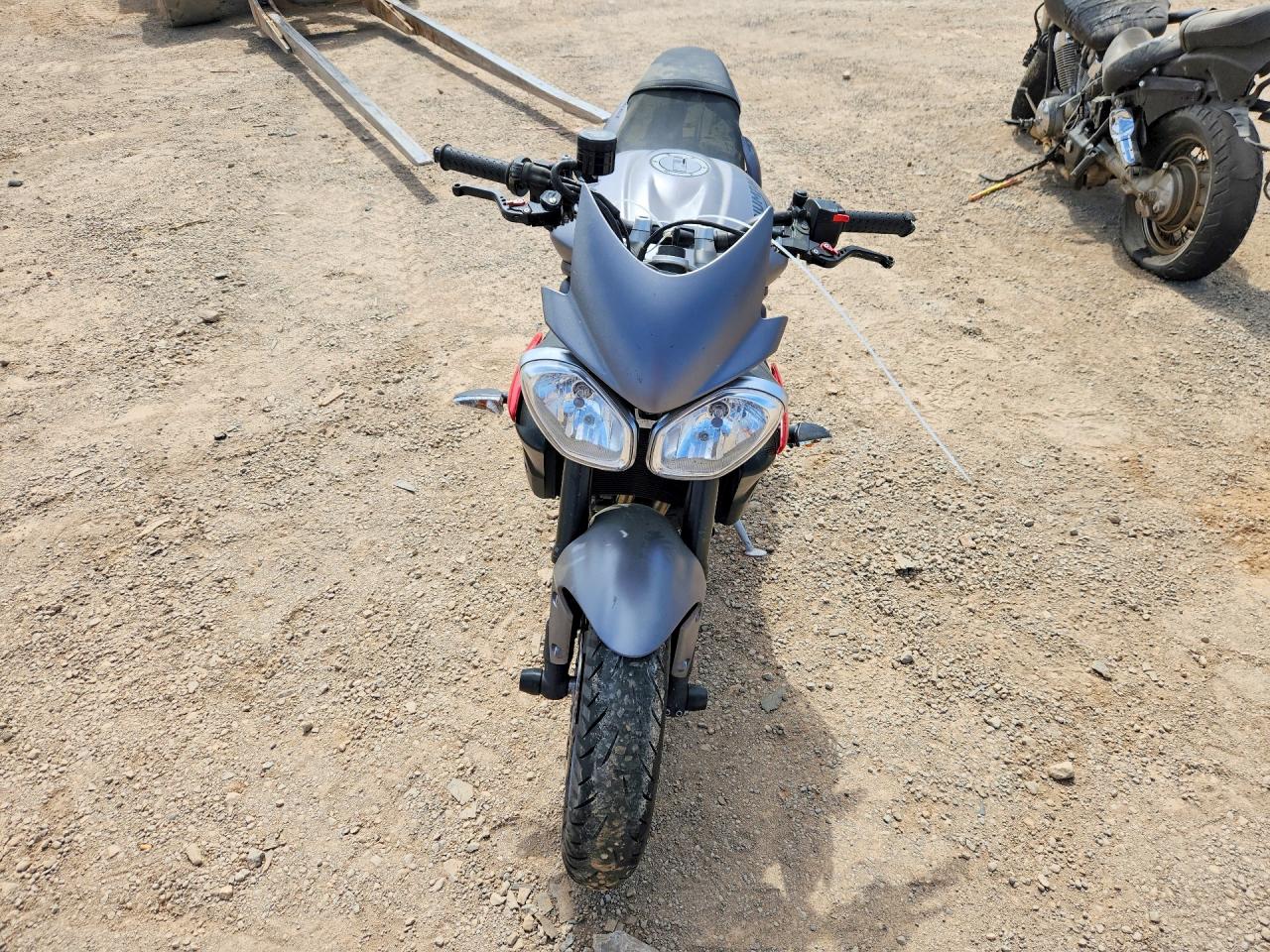 Triumph Street R