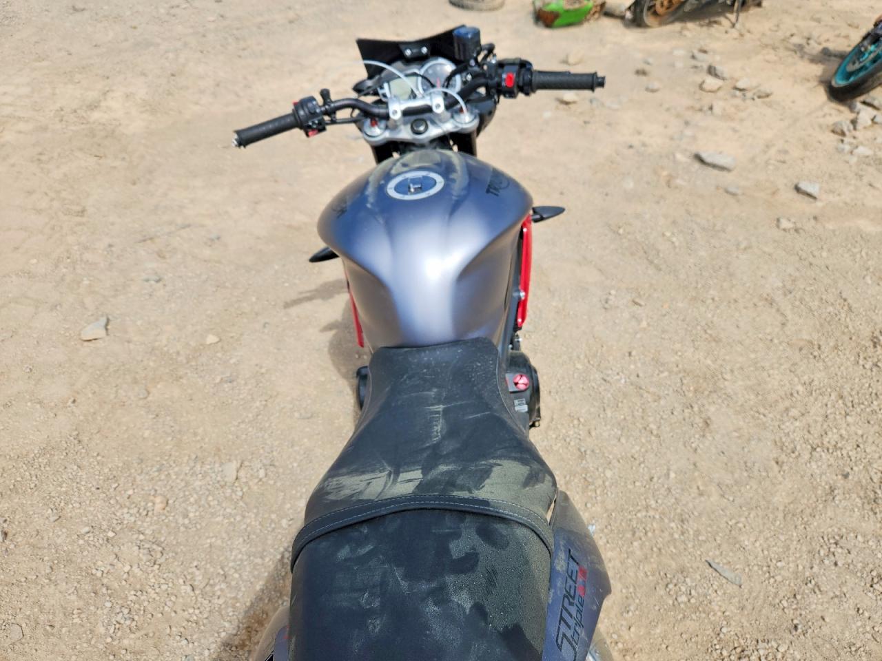 Triumph Street R