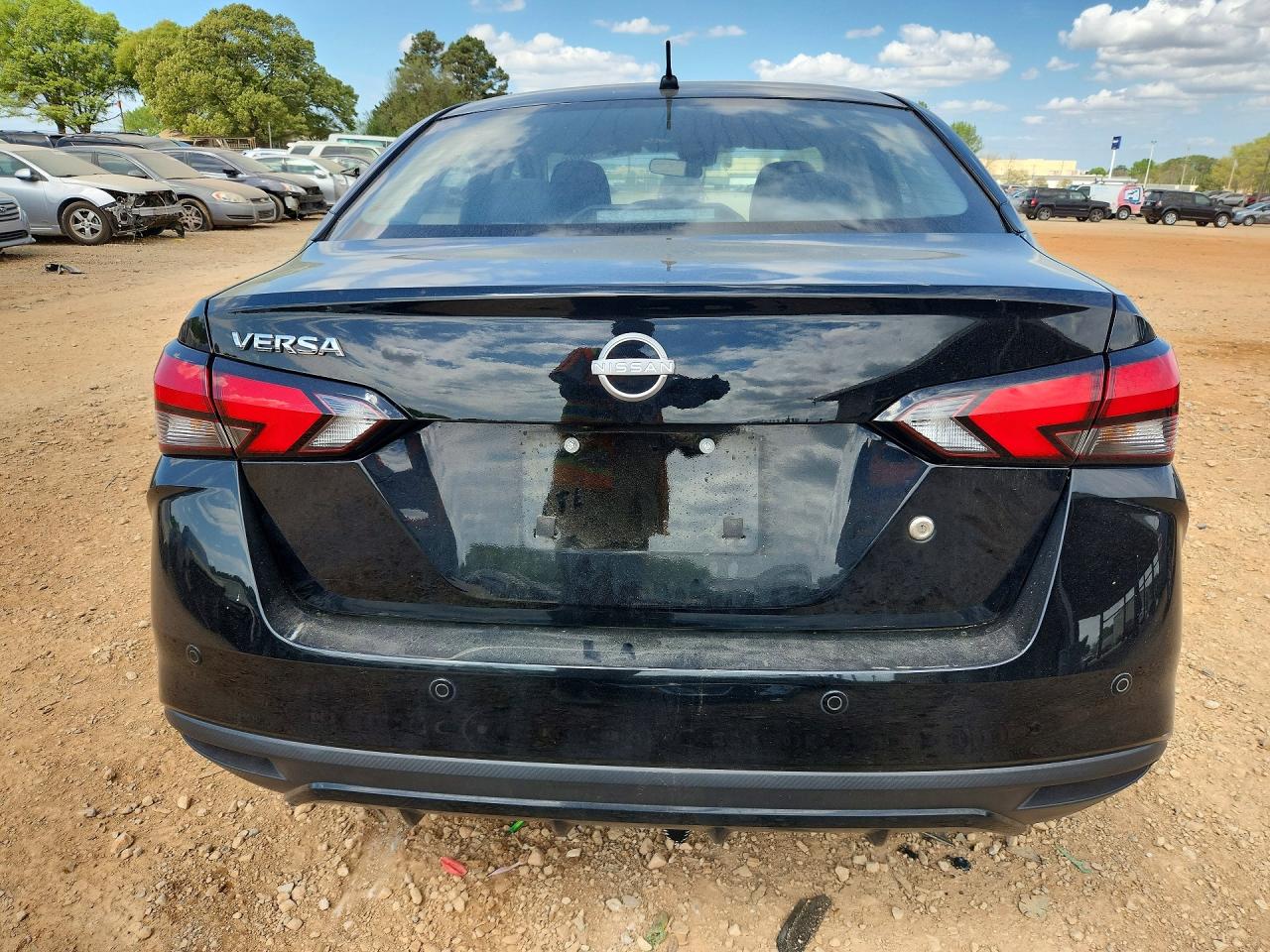 Nissan Versa S