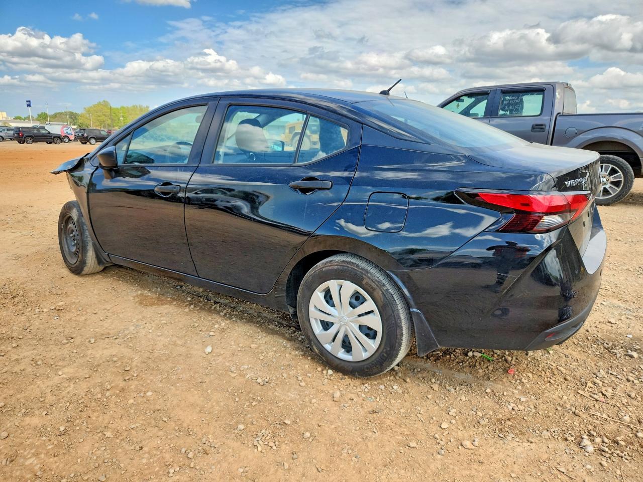 Nissan Versa S