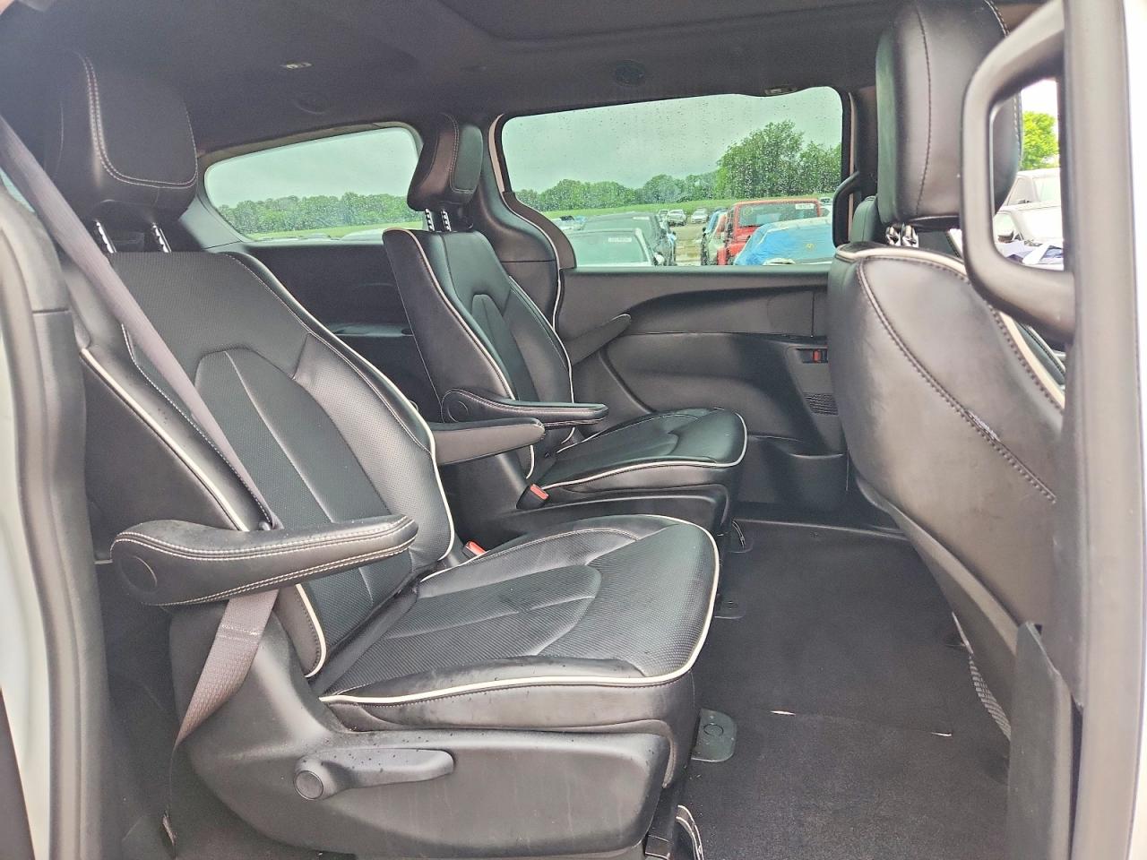 Chrysler Pacifica Hybrid Select