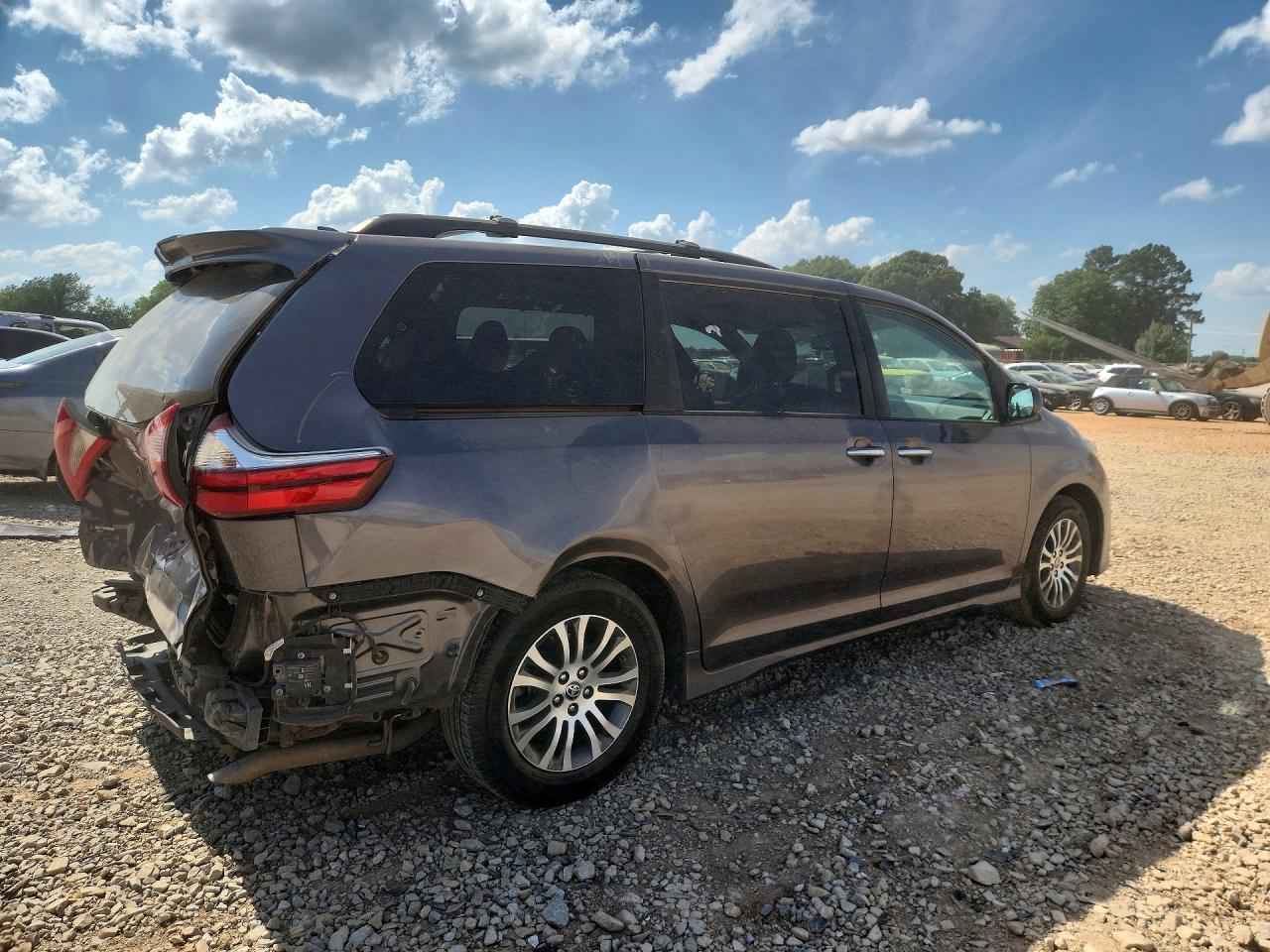 Toyota Sienna Xle 8-passenger