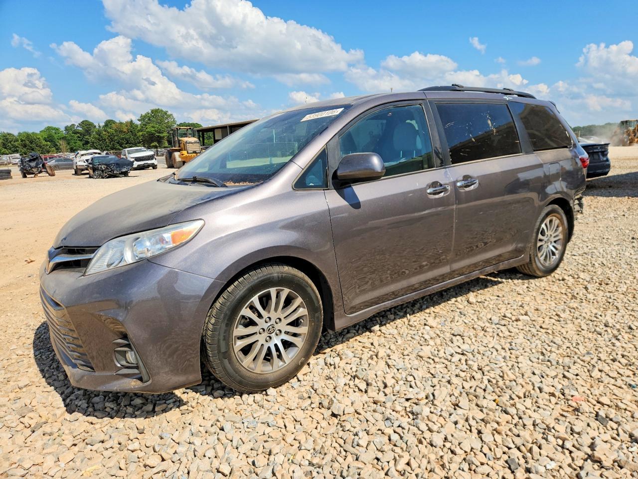 Salvage Toyota Sienna Image