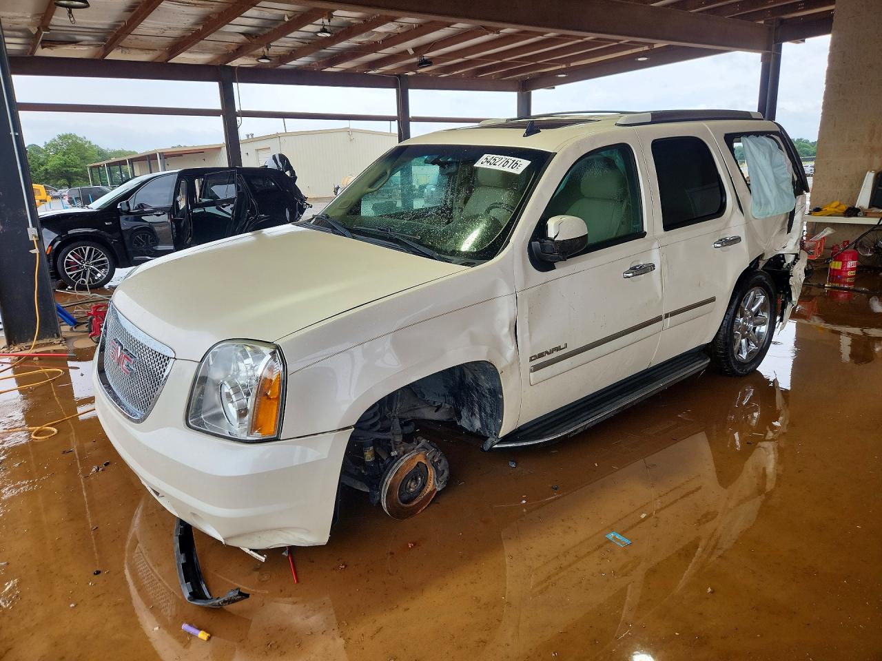 Salvage GMC Yukon Image