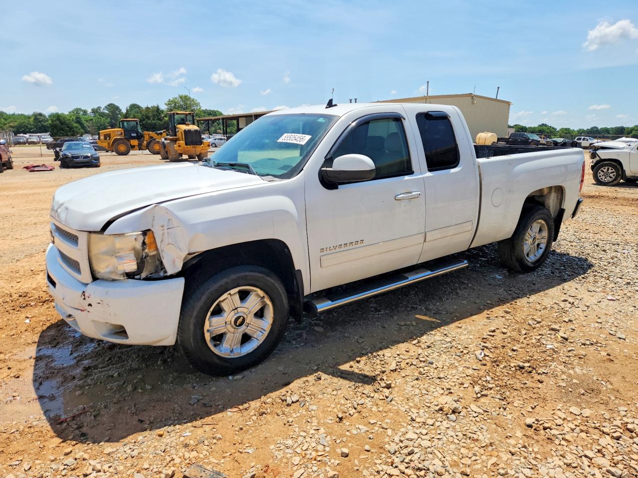 Salvage Chevrolet Silverado Image