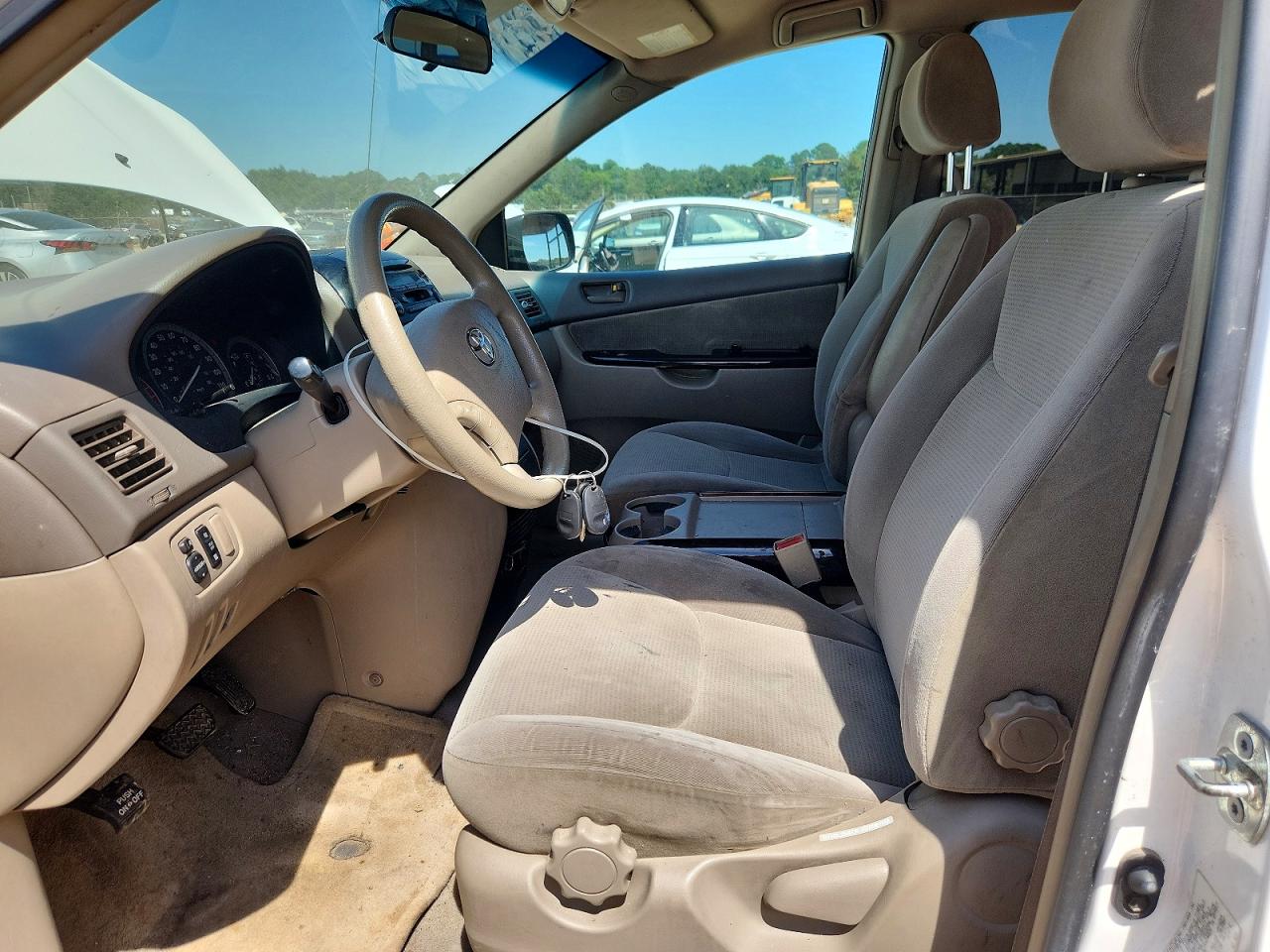 Toyota Sienna Le 7 Passenger