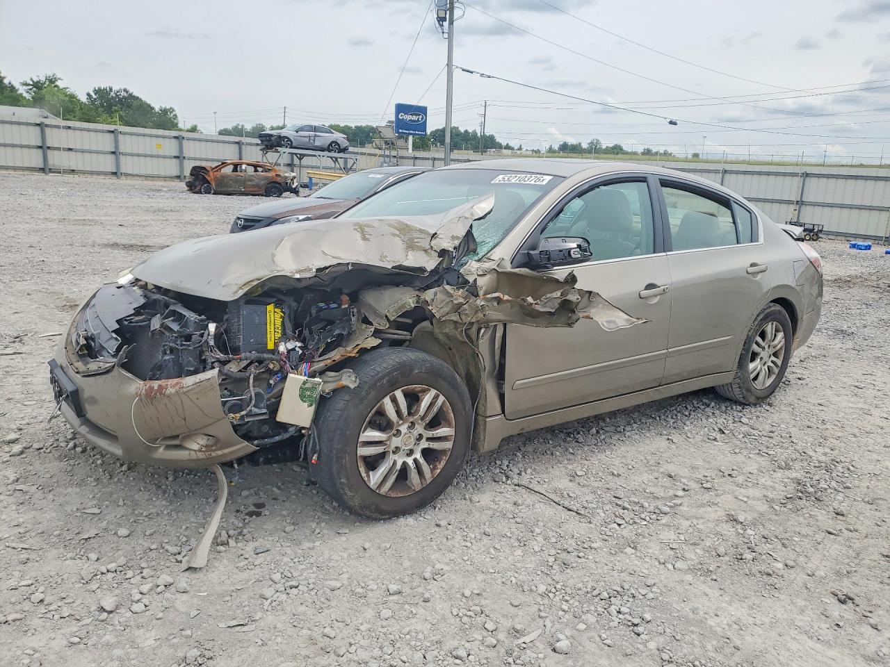 Salvage Nissan Altima Image