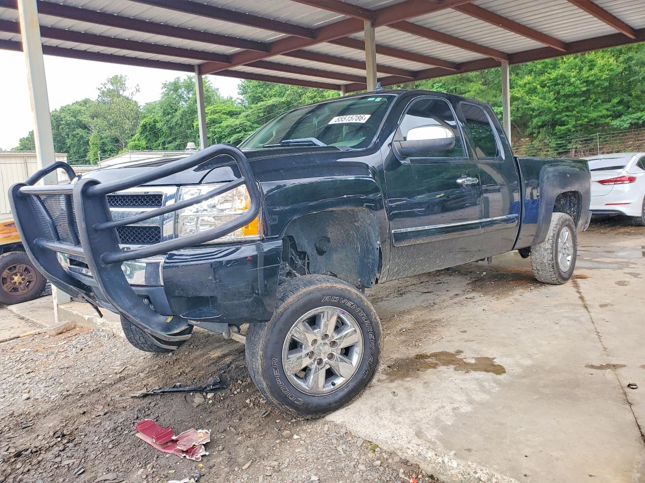 Salvage Chevrolet Silverado Image