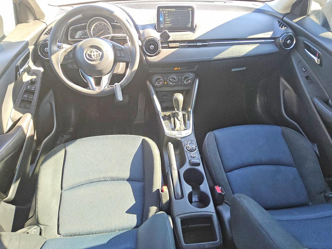 Toyota Yaris Base
