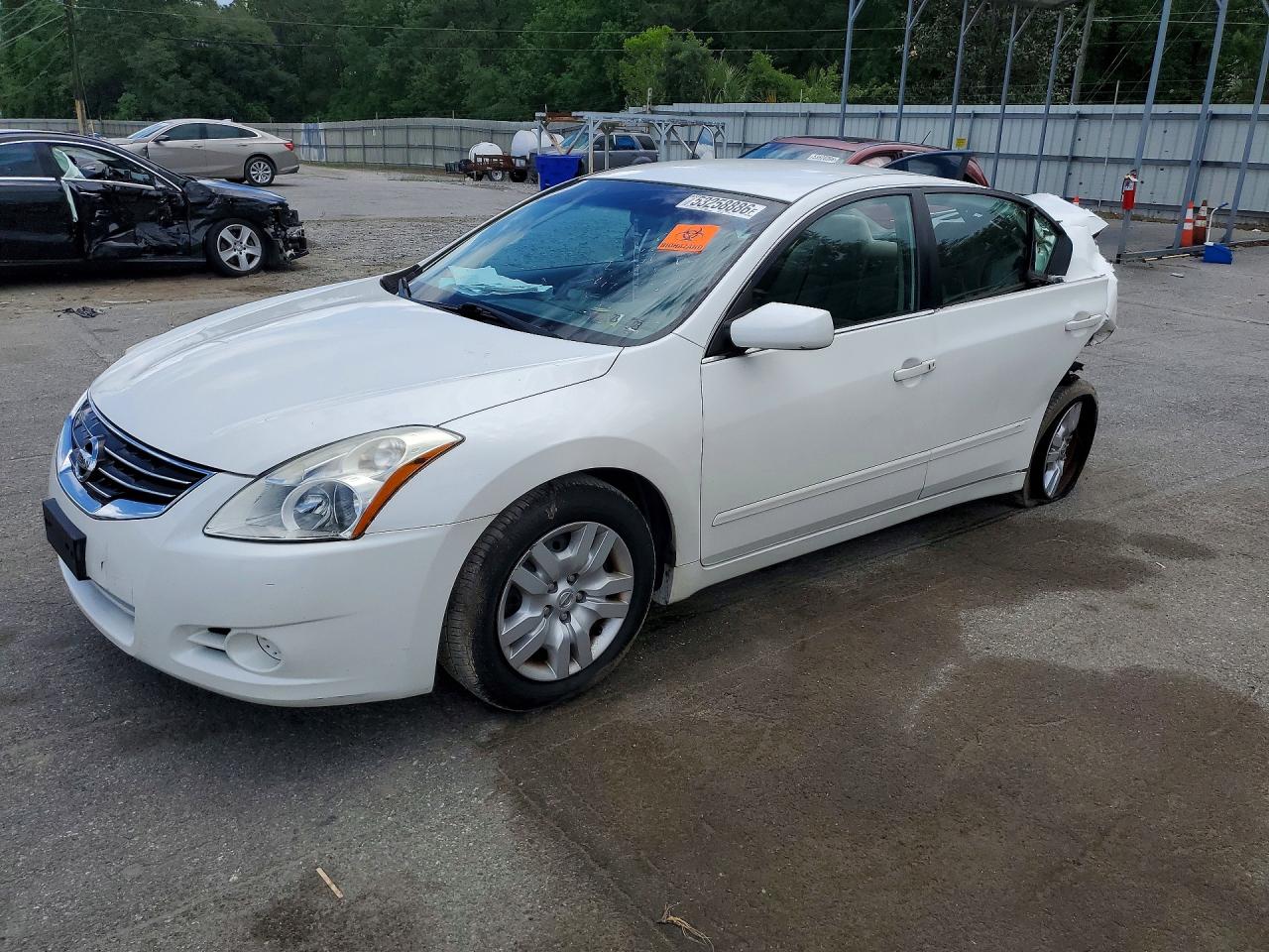 Salvage Nissan Altima Image