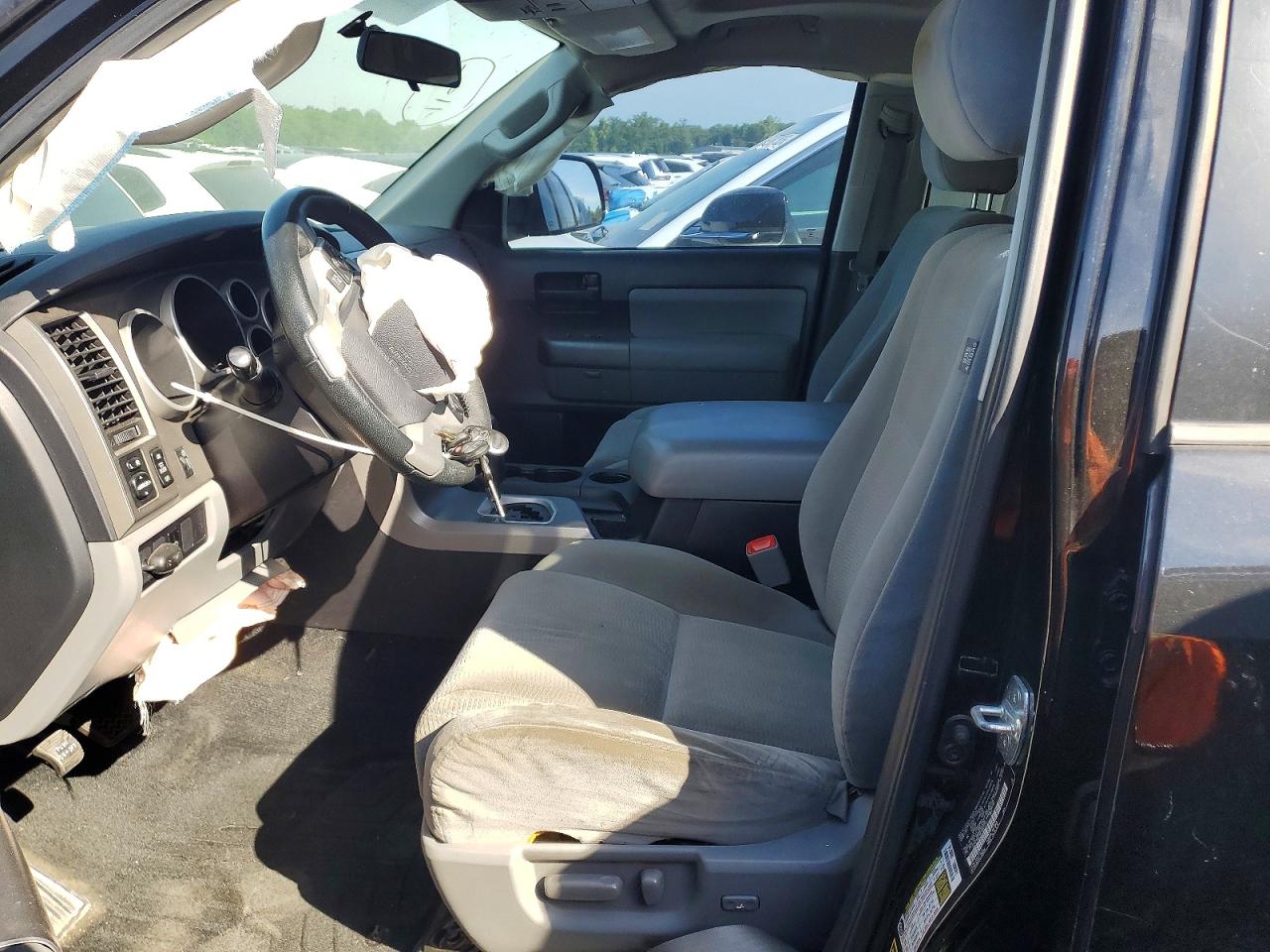Toyota Sequoia Sr5