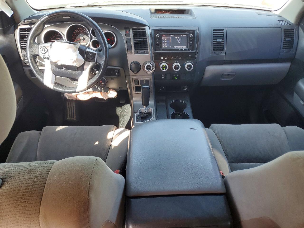 Toyota Sequoia Sr5