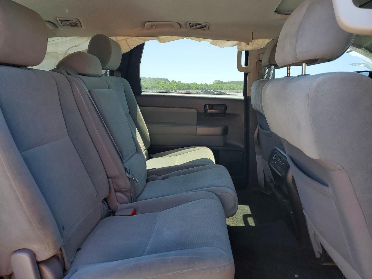 Toyota Sequoia Sr5
