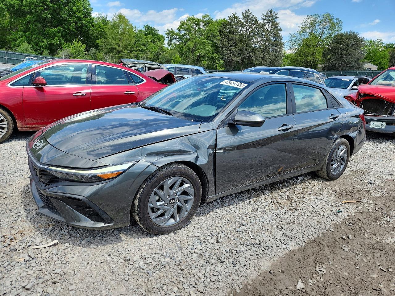 Salvage Hyundai ELANTRA Image