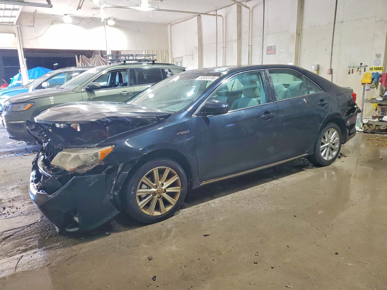 Salvage Toyota Camry Image