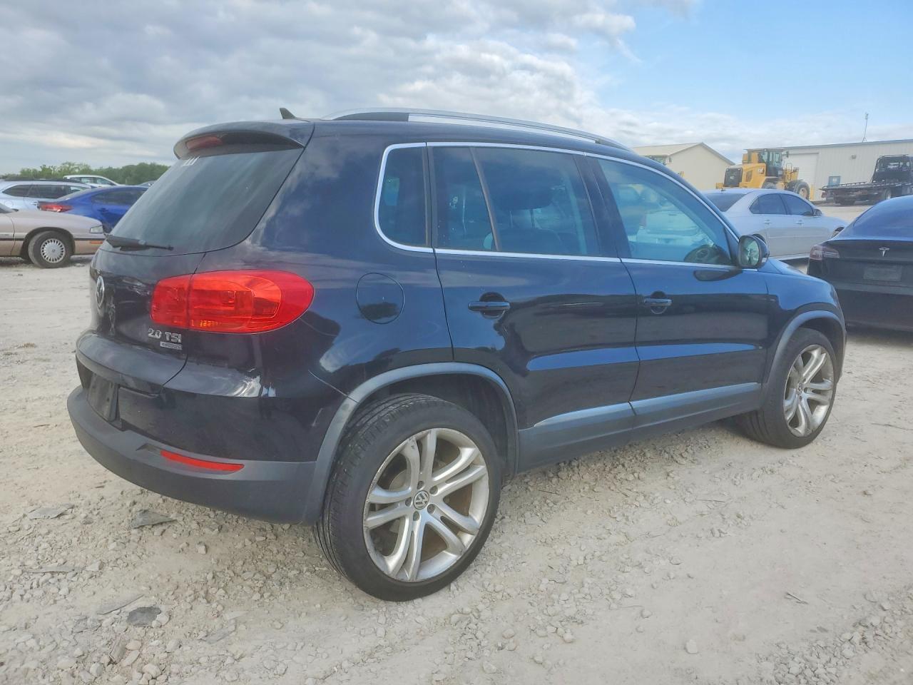 Volkswagen Tiguan S