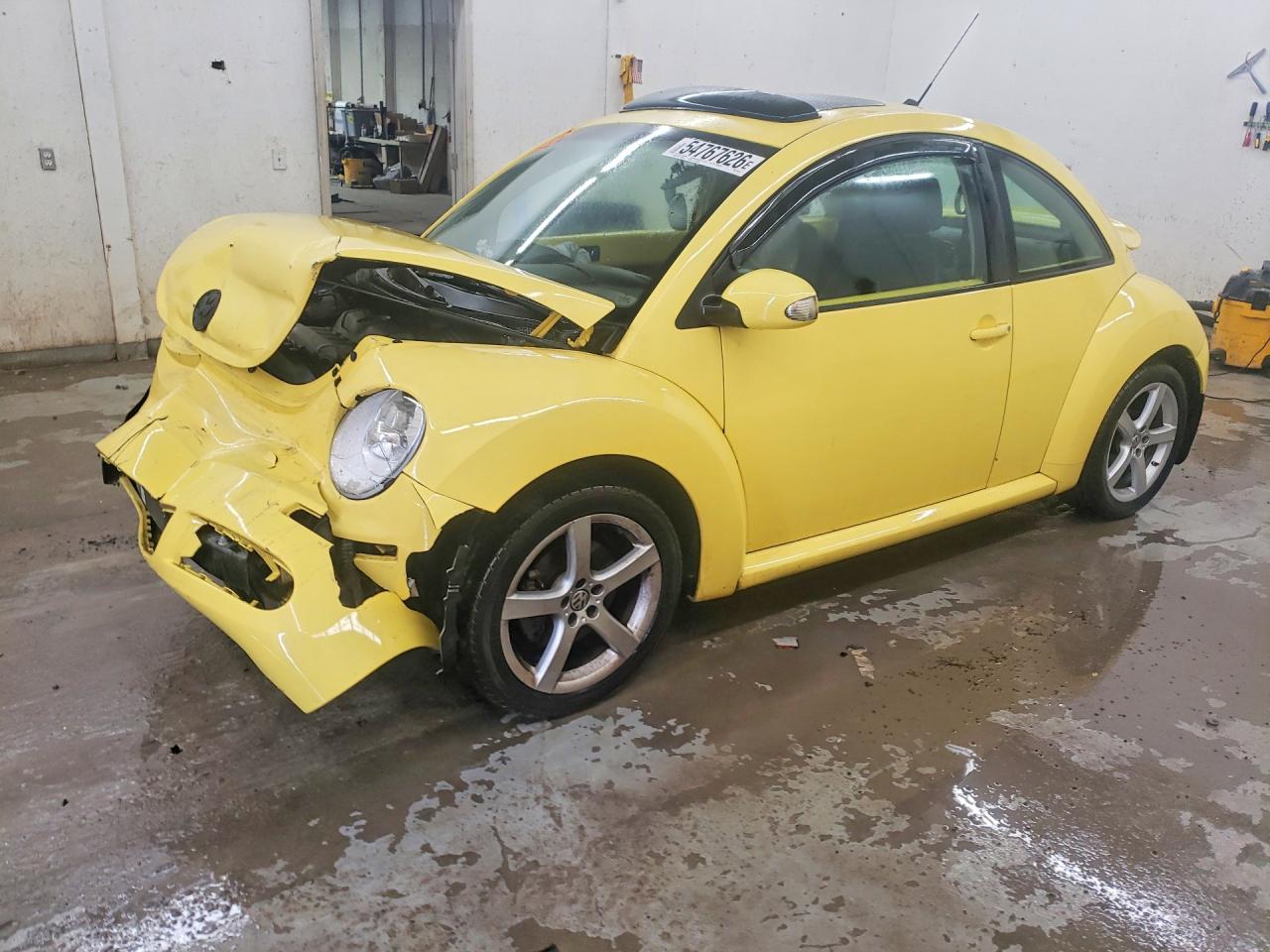 Salvage Volkswagen Beetle Image