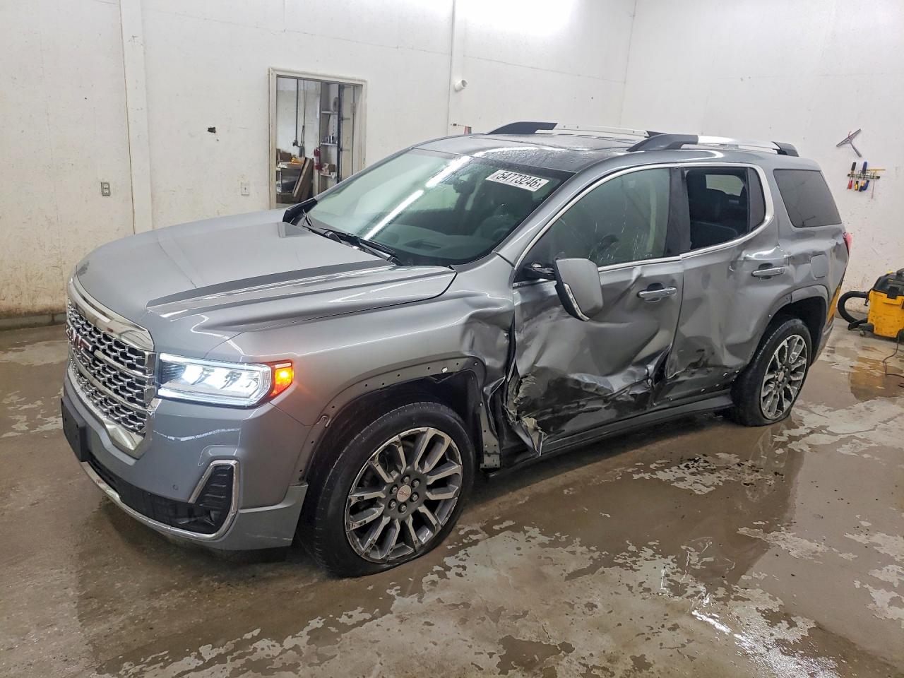 Salvage GMC Acadia Image