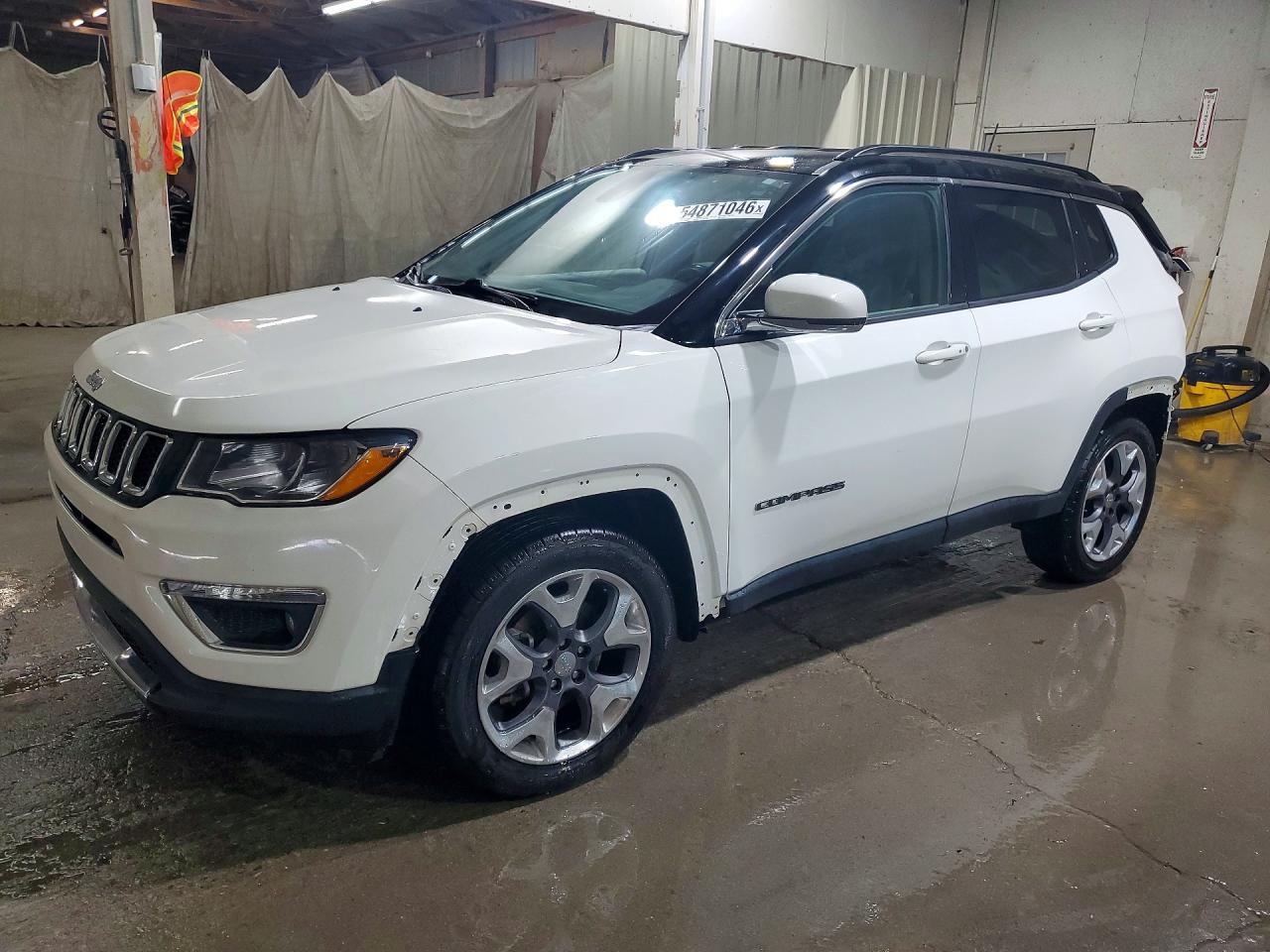 Salvage Jeep Compass Image
