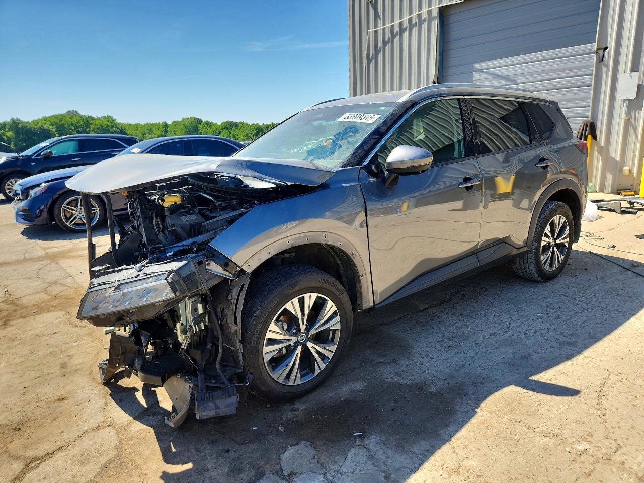 Salvage Nissan Rogue Image