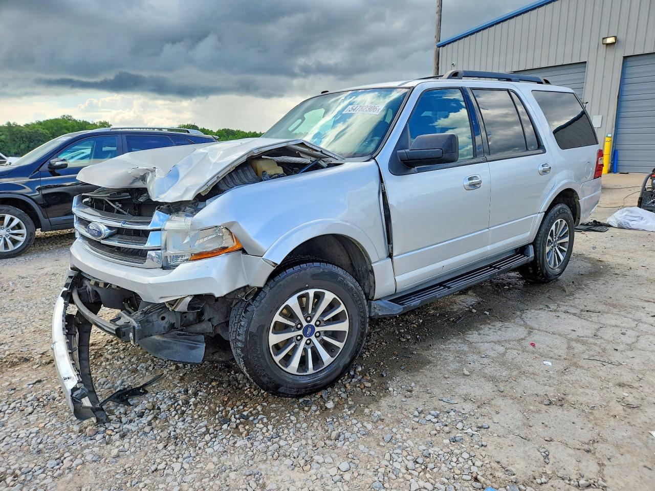Salvage Ford Expedition Image