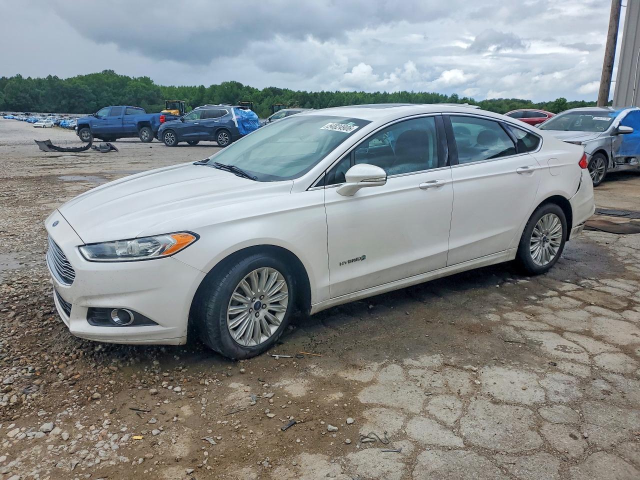 Salvage Ford Fusion Image