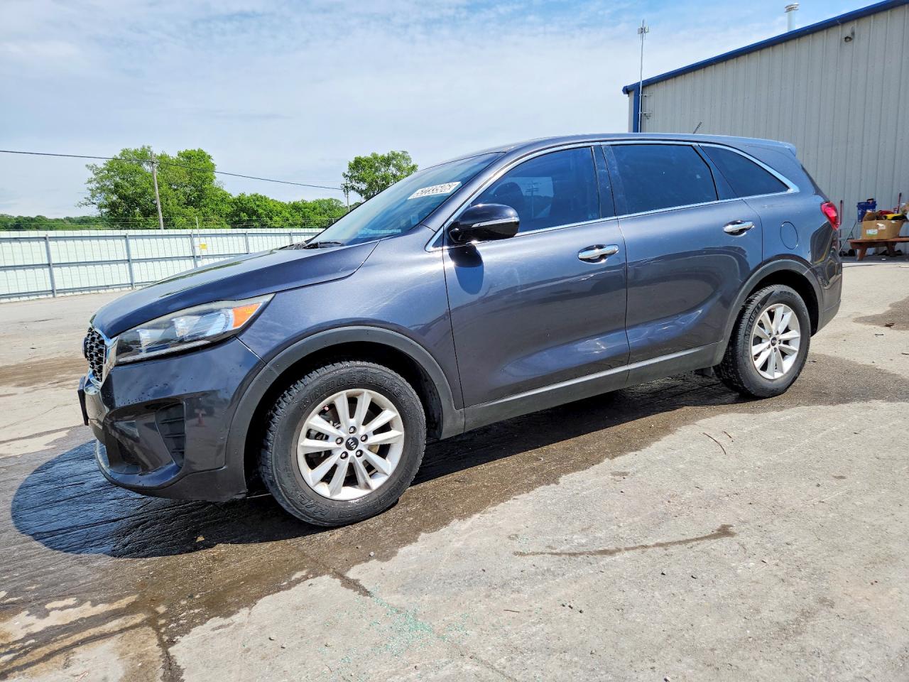 Salvage Kia Sorento Image