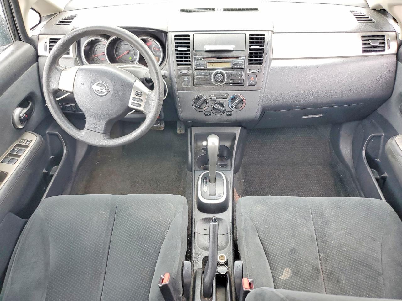 Nissan Versa 1.8 S