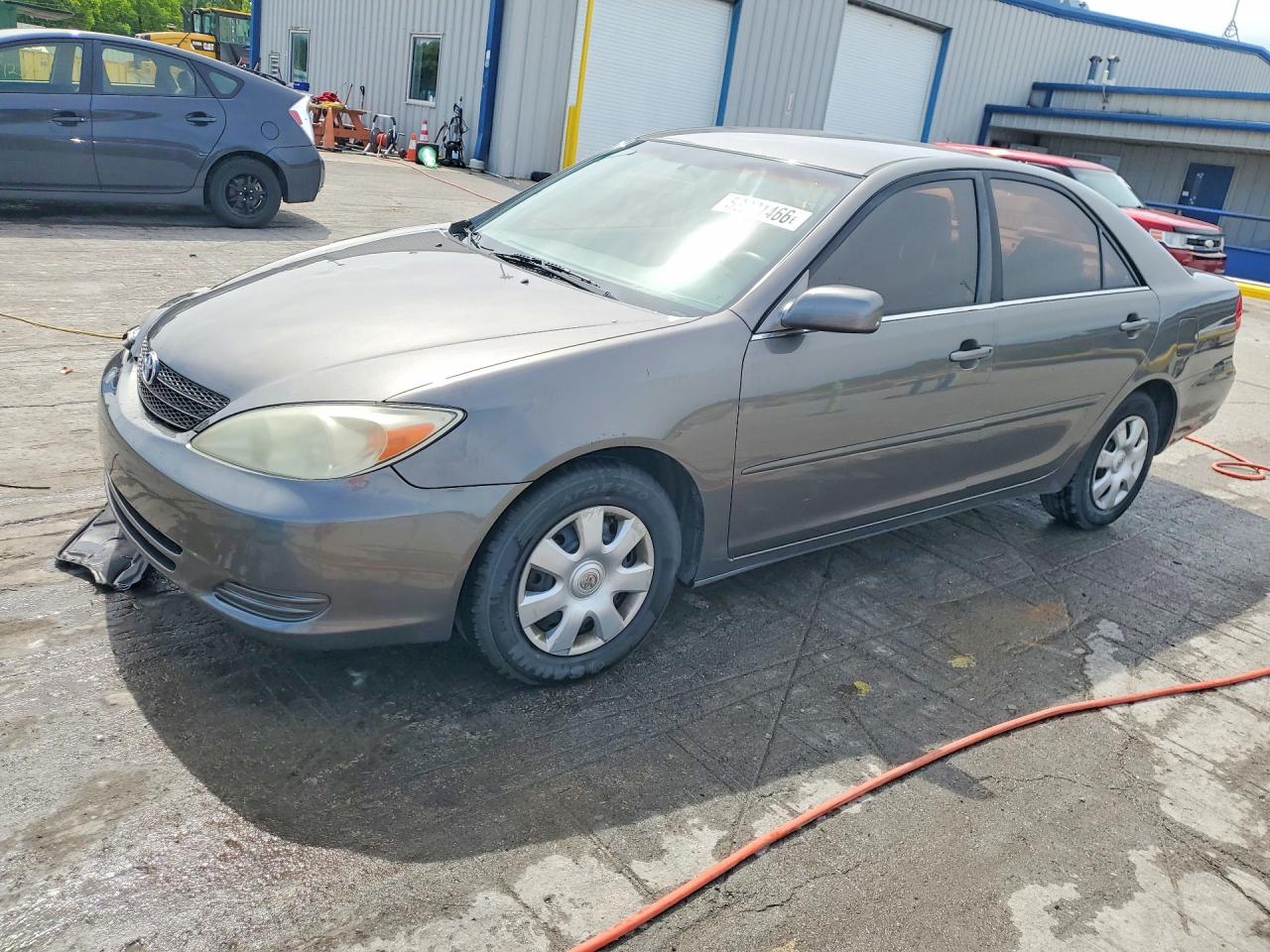Salvage Toyota Camry Image
