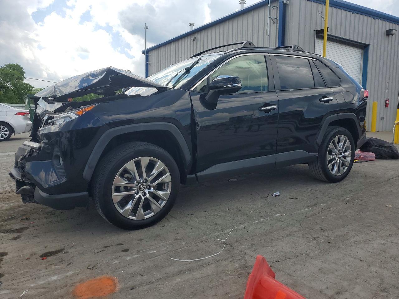 Salvage Toyota RAV4 Image