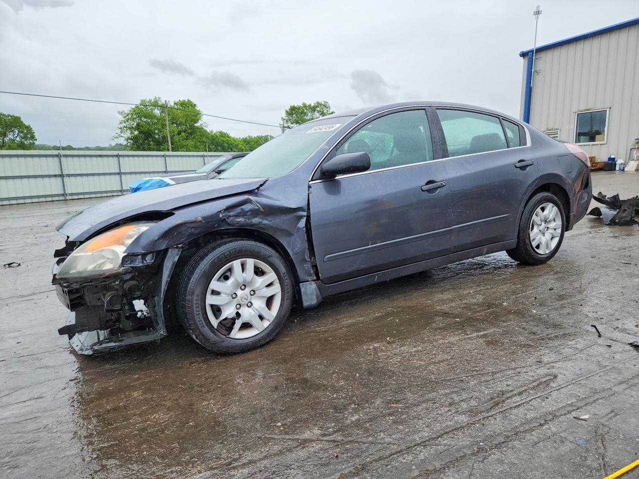 Salvage Nissan Altima Image