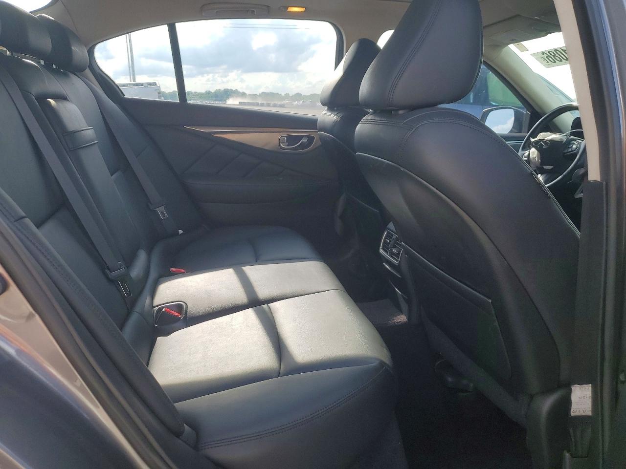 INFINITI Q50 Base