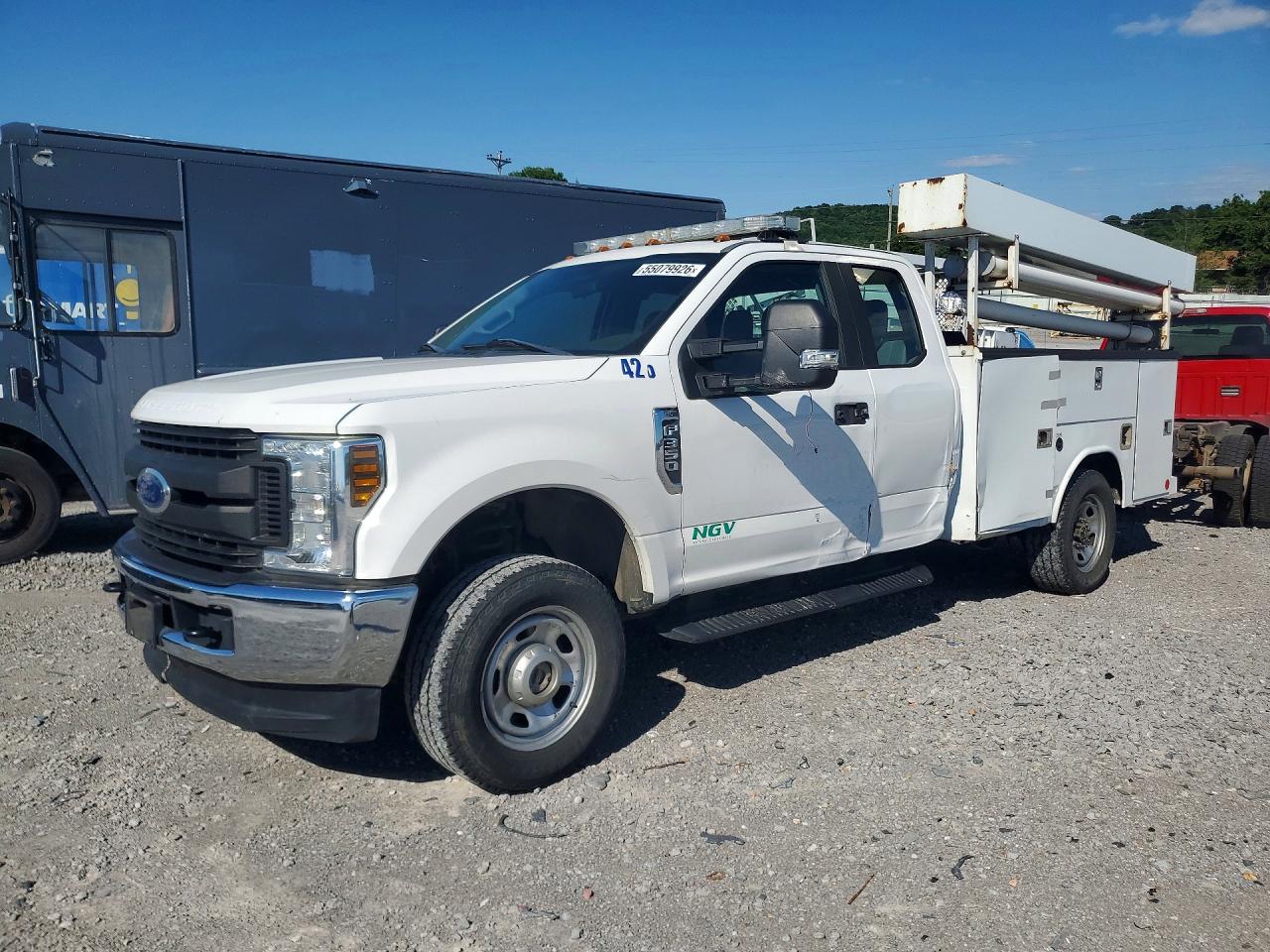 Salvage Ford F-350 Image