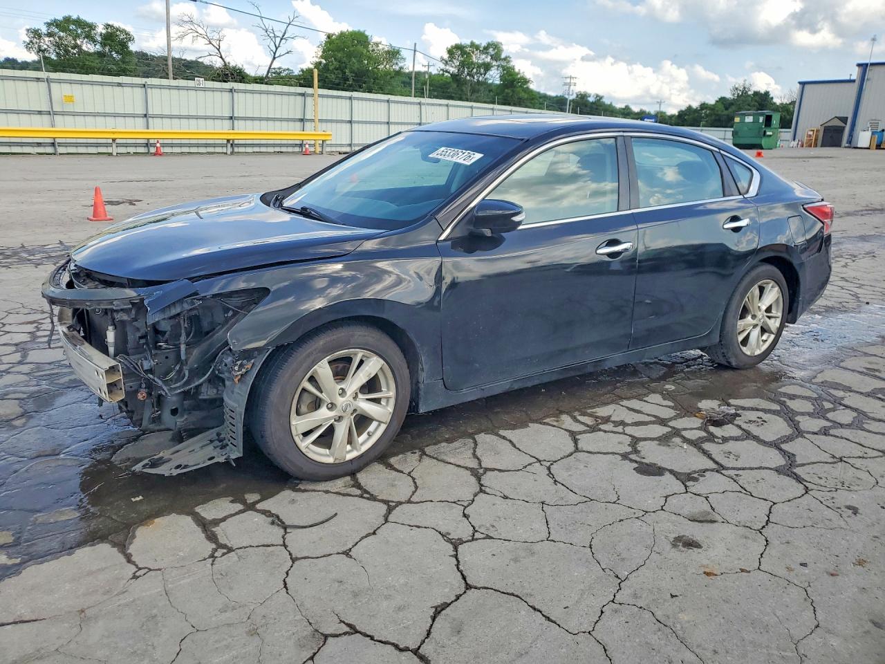 Salvage Nissan Altima Image