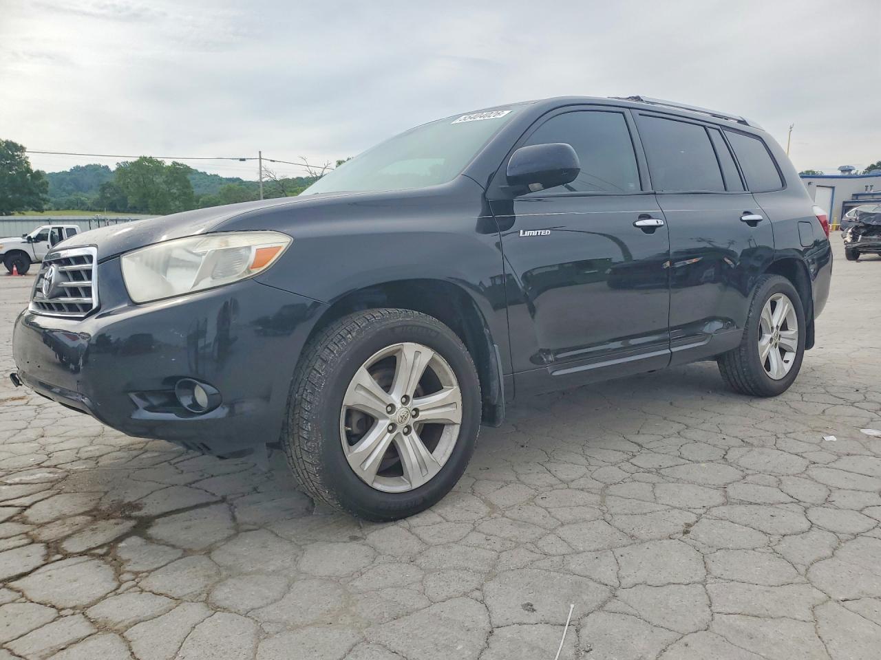 Salvage Toyota Highlander Image