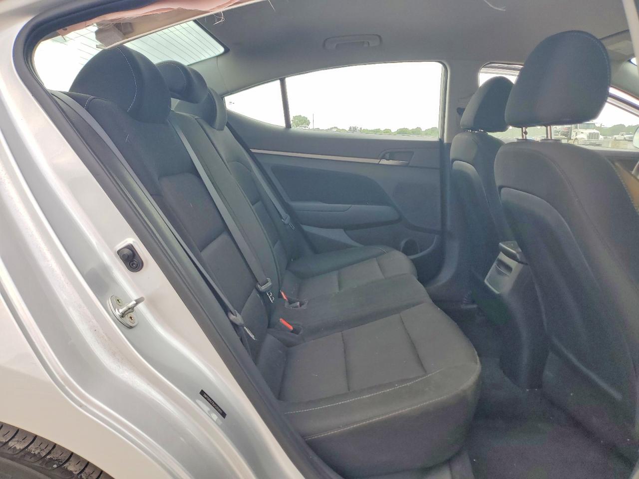 Hyundai ELANTRA Sel