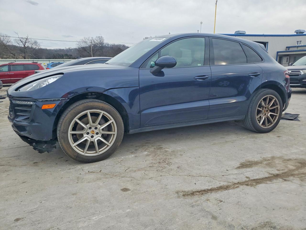 Salvage Porsche Macan Image