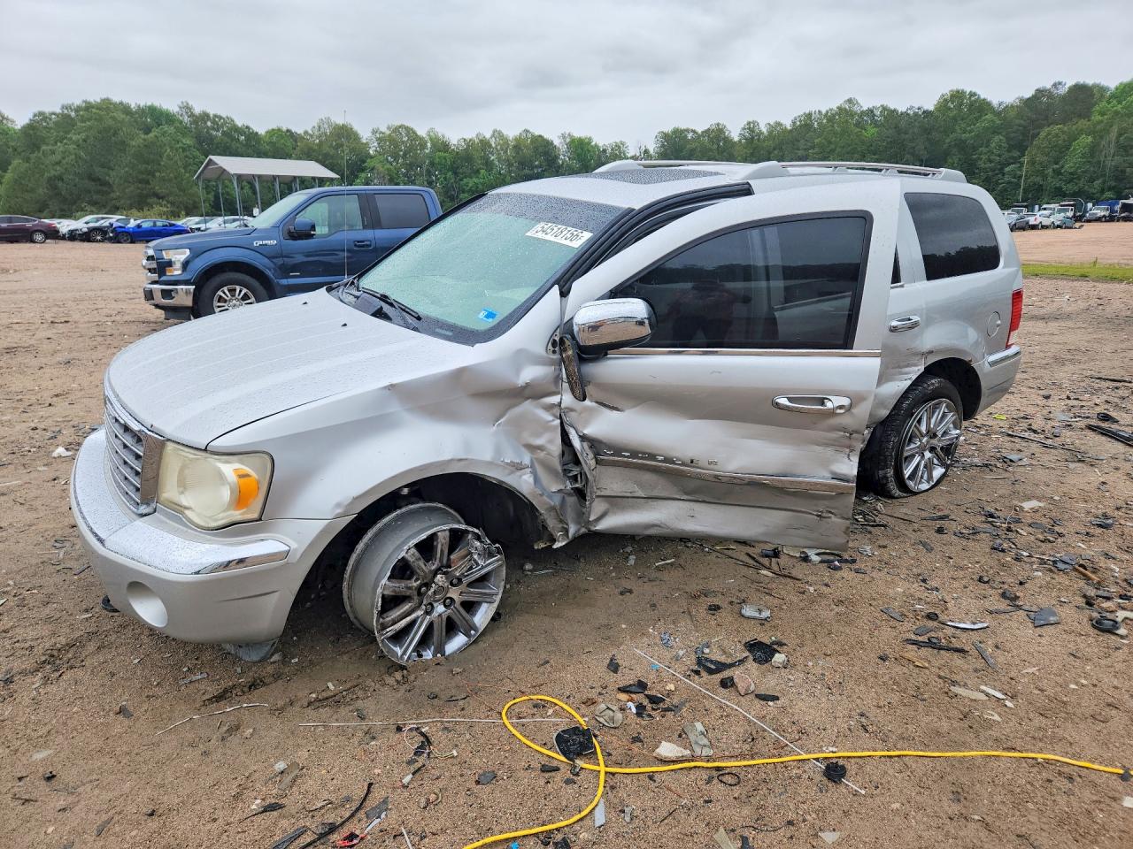 Salvage Chrysler Aspen Ltd Image