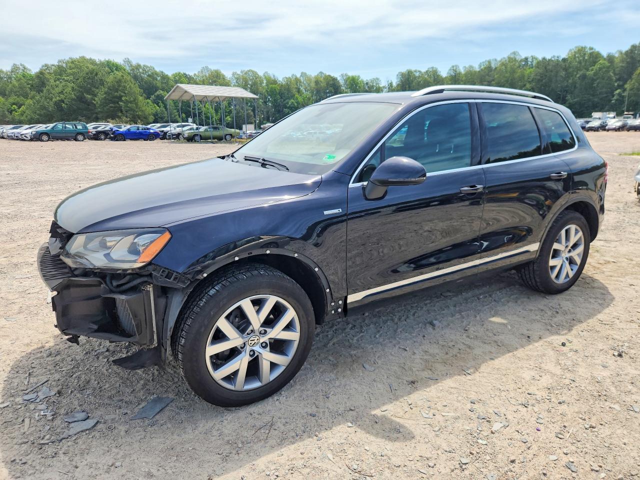 Salvage Volkswagen Touareg Image