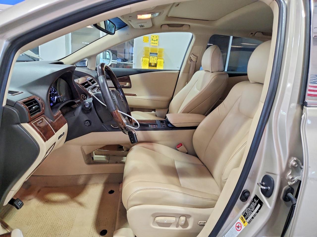 Lexus RX Base