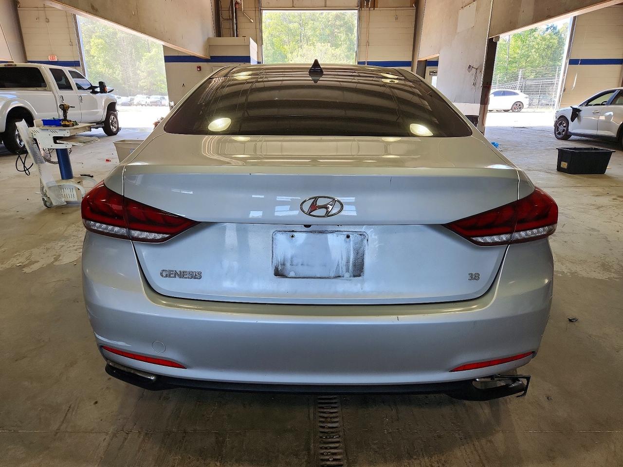 Hyundai Genesis 3.8l