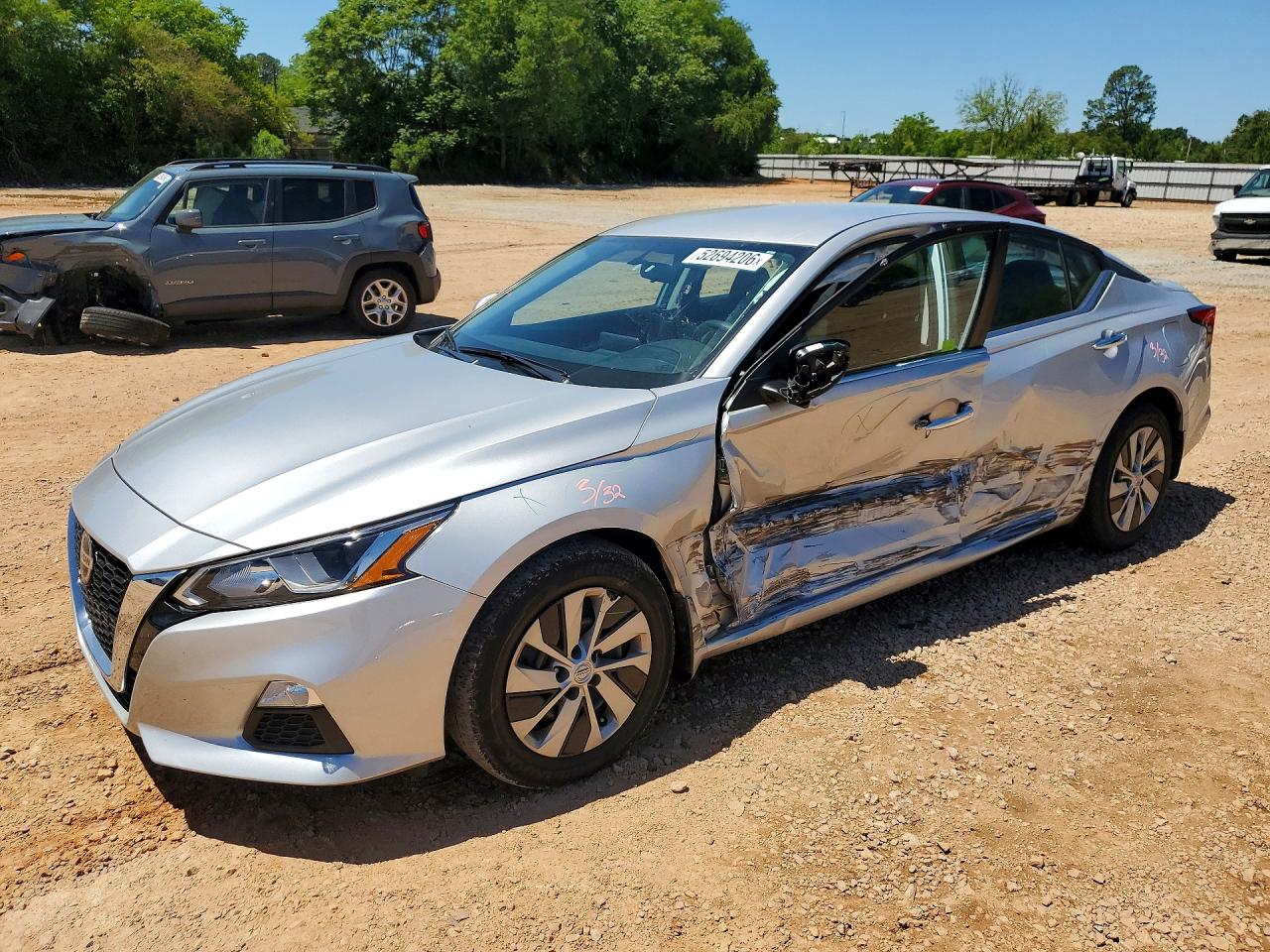 Salvage Nissan Altima Image