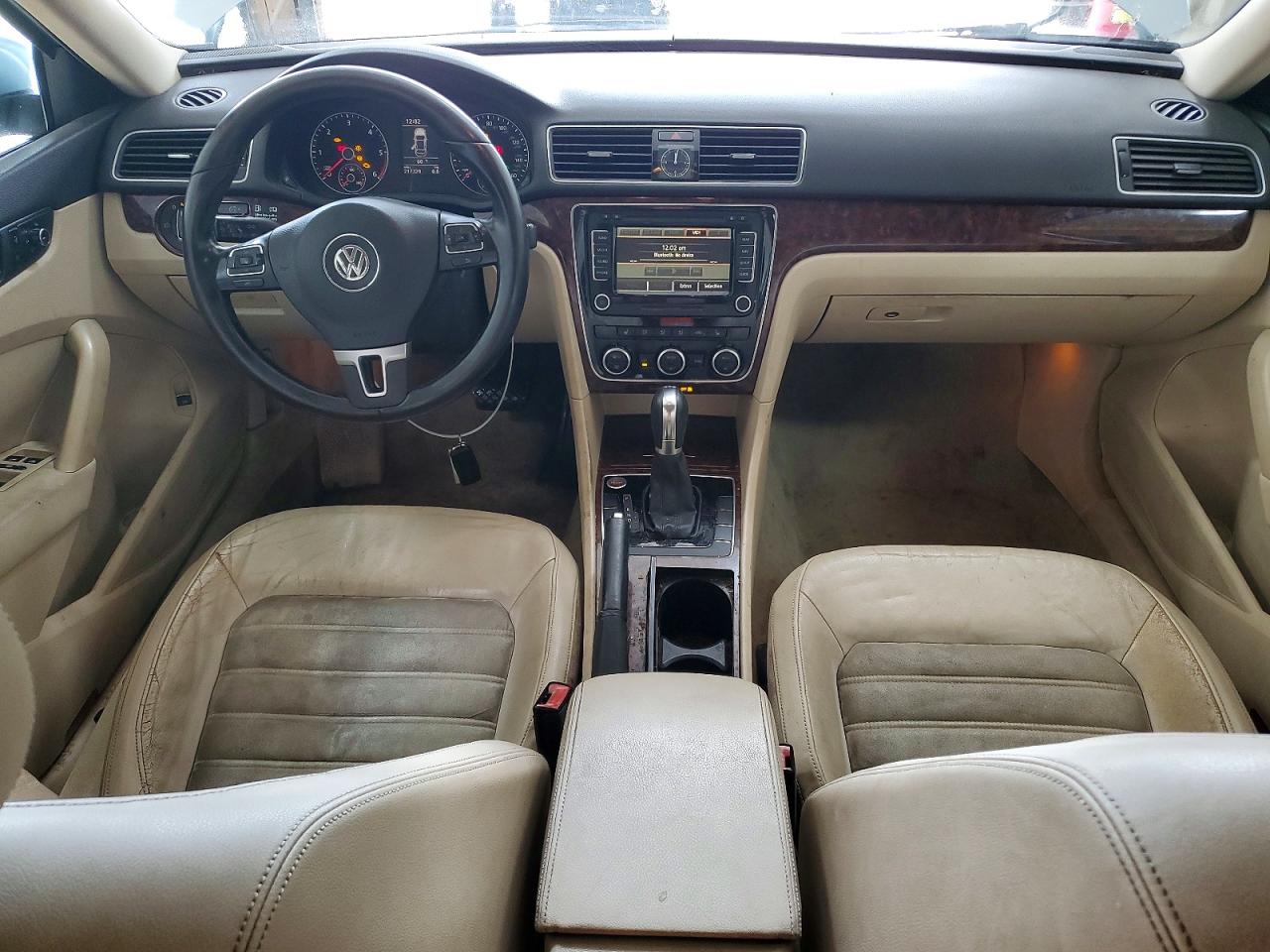 Volkswagen Passat Sel