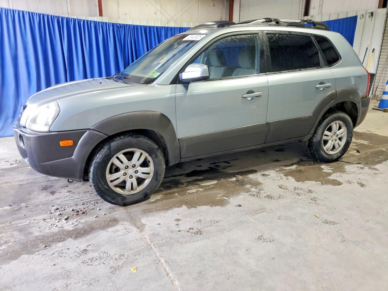 Salvage Hyundai TUCSON Image