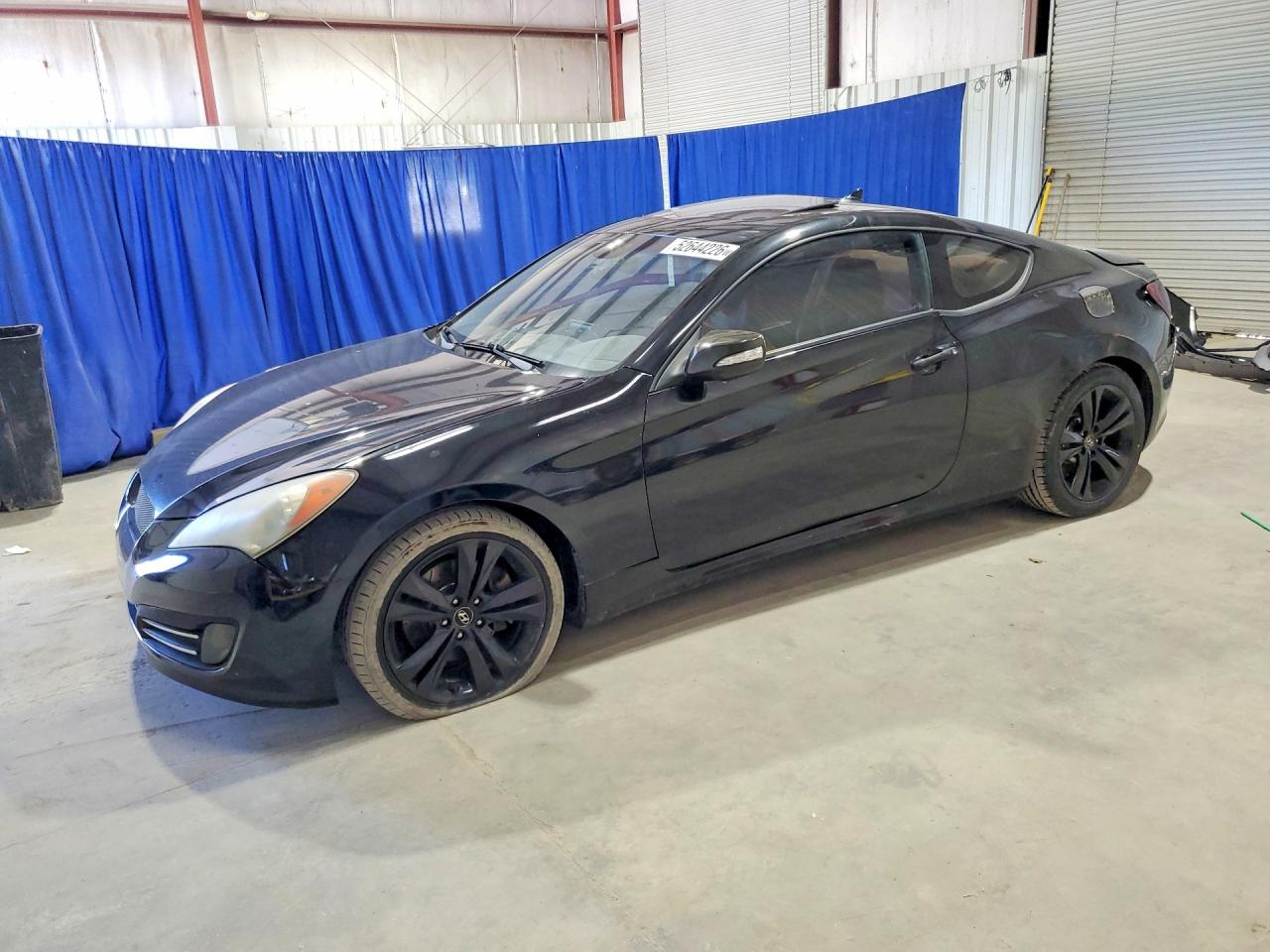 Salvage Hyundai Genesis Image