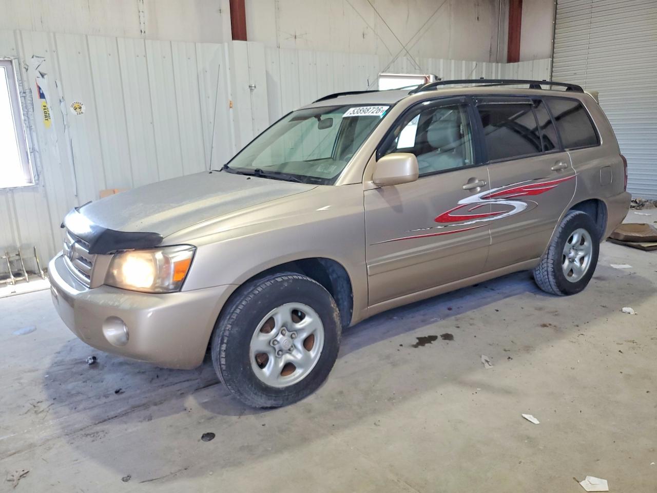 Salvage Toyota Highlander Image