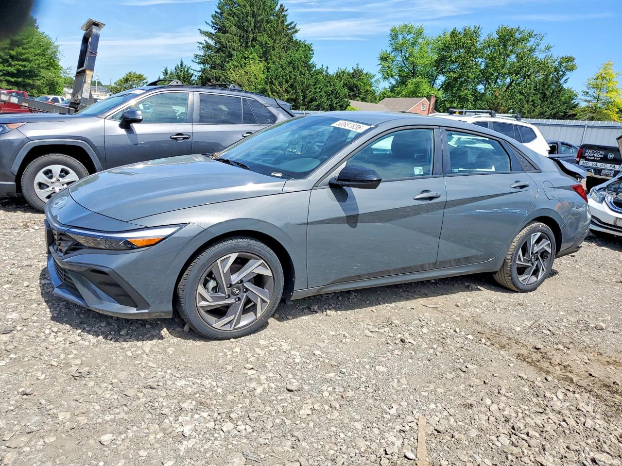Salvage Hyundai ELANTRA Image