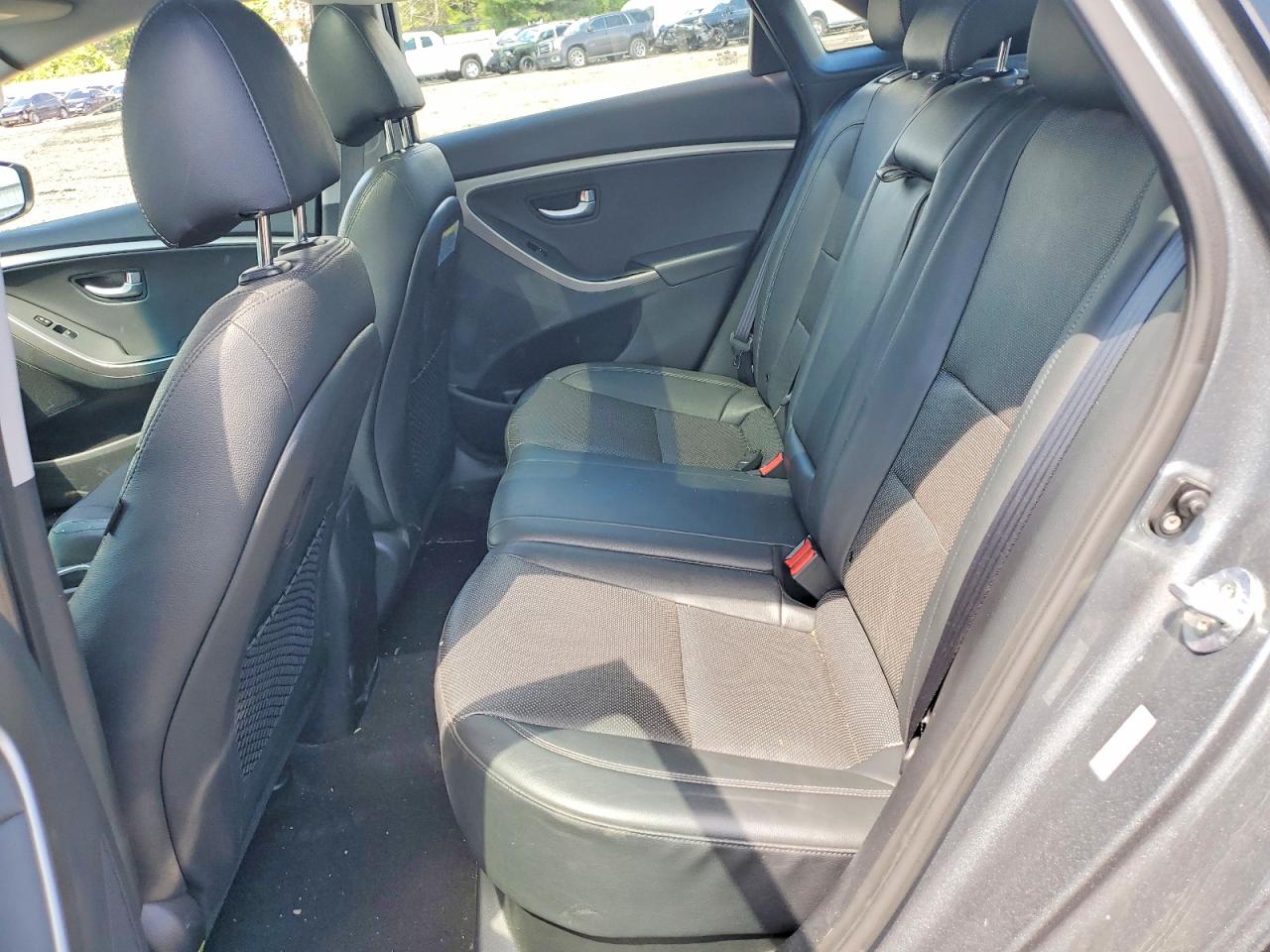 Hyundai ELANTRA Base